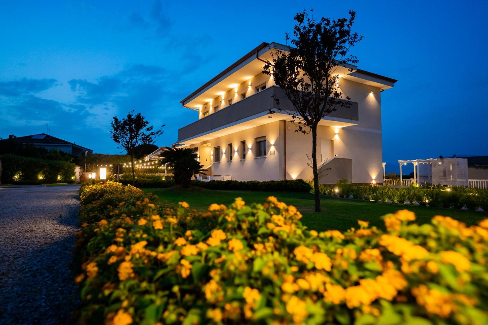Villa Zefiro Suites & Events Battipaglia Exteriér fotografie